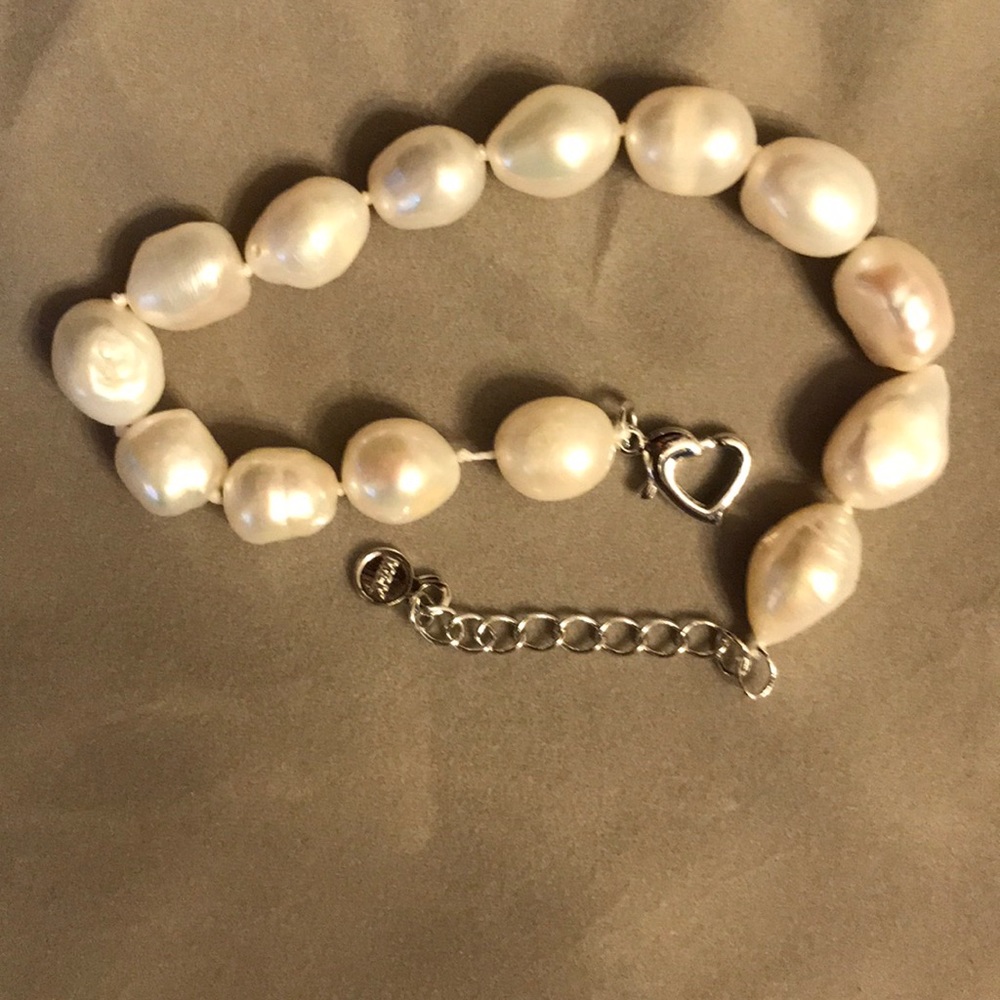 Beautiful freshwater pearl bracelet